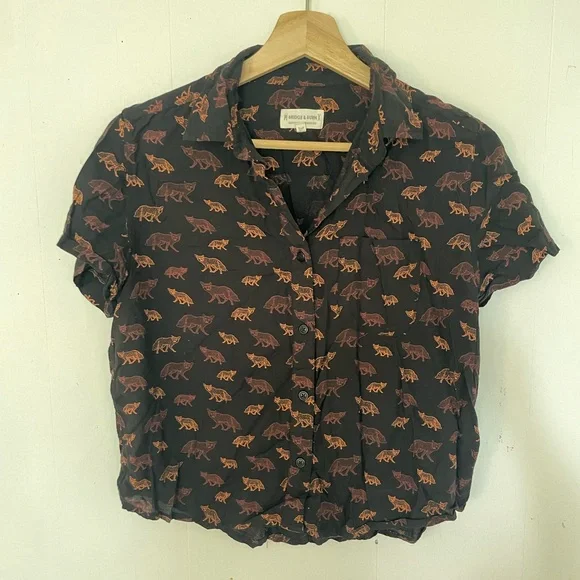 Bridge and Burn XS women’s fox button up - Picture 2 of 3